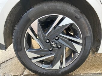 Hyundai i20 1.2i Family v Zaruke, Apple carplay - 17