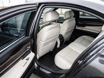 BMW Rad 7 750i xDrive A/T - 17