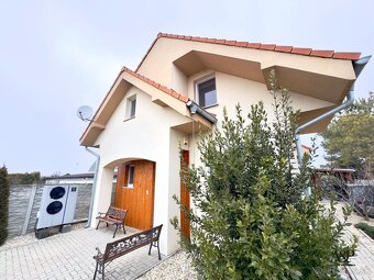 4 IZBOVÝ RODINNÝ DOM S BAZÉNOM, POZEMOK 783M2, RECA, okr. SE - 17