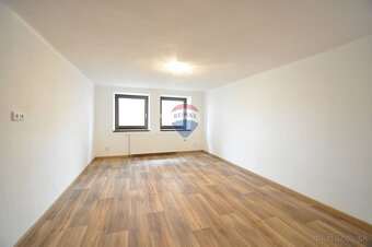 PREDAJ, Rodinný dom, Štrba, pozemok 184 m2 + spoločný dvor p - 17