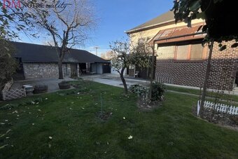 🌳 Rodinný dom s veľkým pozemkom a pokojom blízko Lučenca - 17