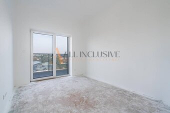 ZNÍŽENÁ CENA l NA PREDAJ 3 IZBOVÝ BYT S BALKÓNOM, PODUNAJSKÉ - 17