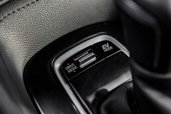 Toyota Corolla Combi 2.0Hybrid 112kW e-CVT GR Sport 10/2020 - 17