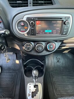 Toyota Yaris 1.3 CVT - 17