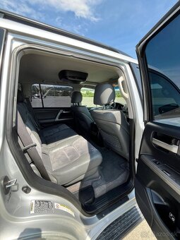 Toyota Land Cruiser 4.5 D4-D 210 kW, LUX 7-miestne SUV - 17