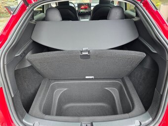 Tesla Model Y Premium Long Range AWD 514PS Fabrická Záruka - 17