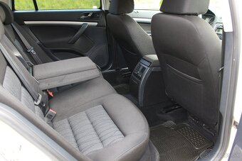 Škoda Octavia Combi 2.0 TDI CR Elegance, DPH, Vyhr. Sedadlá - 17