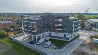 ZNÍŽENÁ CENA l NA PREDAJ 2 IZBOVÝ BYT S BALKÓNOM, PODUNAJSKÉ - 17