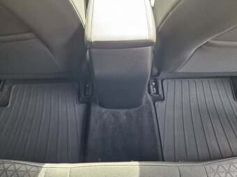 KIA Ceed 1.4 T-GDi Gold 140k M6 (benzín) kup. SR - 17