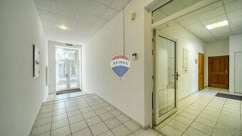 Administratívne priestory na prenájom v reprezentatívnej bud - 17