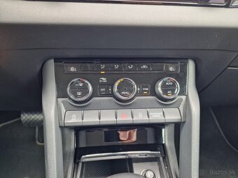 ŠKODA KAROQ 1.6 TDI DSG Ambition - 17
