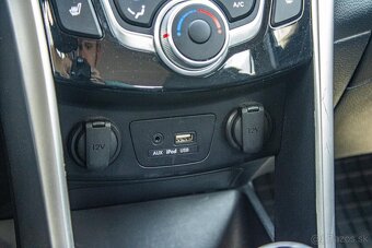 Hyundai i30 CW 1.6i CRDi VGT Family - 17