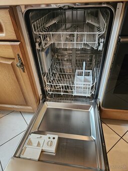 Masívna kuchynská linka z Nemecka so spotrebičmi - 17