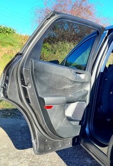 Predám  Ford Kuga 2.5 Duratec PHEV 225k Titanium CVT - 17