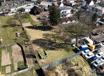 Priestranný pozemok vhodný pre Váš Nový dom alebo podnikanie - 17