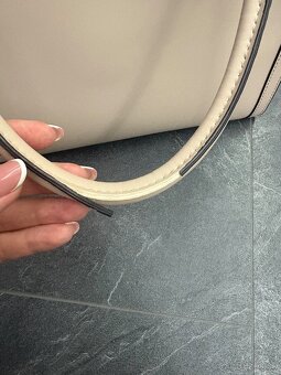 Kabelka Guess bežová - 17