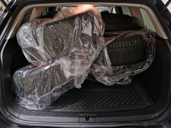 VW Golf 7 2,0 TDI 110kW Highline Combi Panorama Bi-xenon - 17