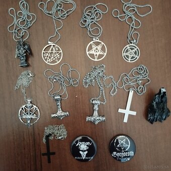 Nášivky,vlajky,trická,privesky,CD,LP,MC - 17