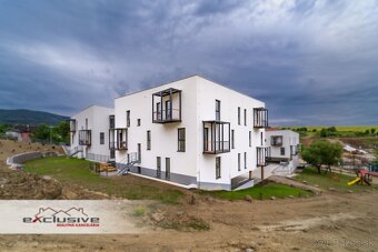 3 IZBOVÝ BYT – TRNKOV, 69 M², PARK. STÁTIE - 17