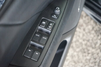 23- SUZUKI Kizashi, 2011, benzín, 2.4 CVT 4WD, 131 kW - 17