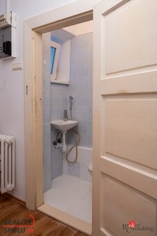 REZERVOVANÉ: Štýlový 2-izbový byt s historickým nádychom a u - 17