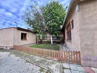 Ponúkame Vám na predaj rodinný dom s veľkým pozemkom v meste - 17