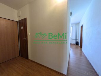 REZERVOVANÉ - Predaj, veľký zrekonštruovaný 3 izbový byt - T - 17