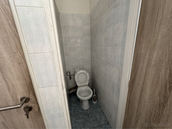 Prenájom skladového priestoru 1070 m² v meste Bratislava - 17