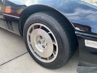 1986 Chevrolet Corvette C4 official pace car - 17