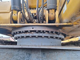 KOMATSU PC 240 LC-8 - 17
