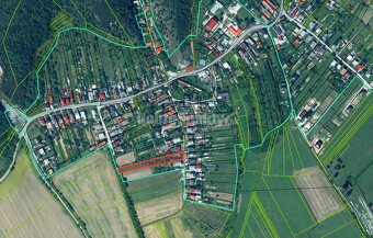 Veľký stavebný pozemok s rodinným domom v tichom prostredí . - 17