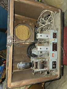 Rádio a písací stroj - 17
