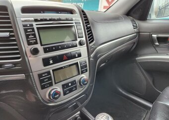 Hyundai Santa Fe 2.2-145kw-facelift-4x4-tažné - 17