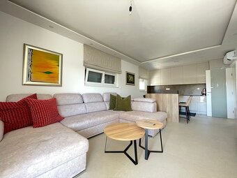 Luxusne zariadený trojizbový apartmán / Chorvátsko - 17