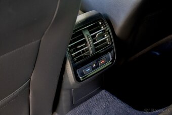 Volkswagen Passat Variant 2.0 TDI R-Line DSG/ AJ NA SPLÁTKY - 17