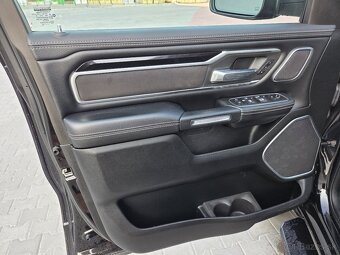 DODGE RAM 1500 LARAMIE 5.7 HEMI V8 401PS FULL LED KOLESO 22 - 17