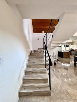 Ponúkame Vám na predaj moderne zrekonštruovaný poschodový ro - 17