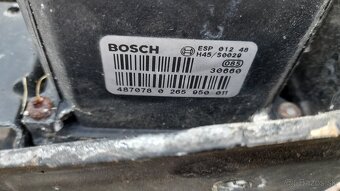AUDI A4 2,5 TDI - AUDI A3 1,6 Benzín - 17