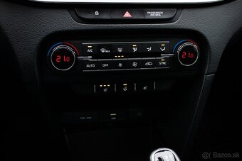 Kia Ceed SW 1.5 TGDi Silver, 1. Majiteľ, Navi,Kamera,Connect - 17