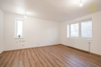 REZERVOVANÉ - Dom kráľovských rozmerov. 7i Nová Baňa. - 17