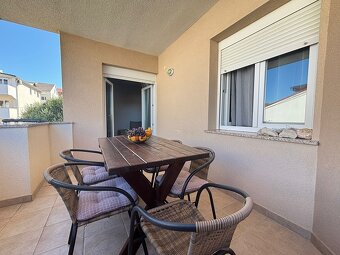 2-izb.zariadený apartmán 54m2 s výhľadom, Novalja/Chorvátsko - 17