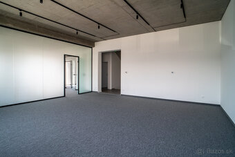 Na prenájom jedno podlažie polyfunkcie na Zavarskej ulici v  - 17