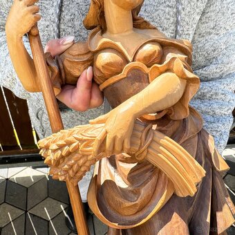 Krásná dřevěná socha svatá Notburga - 17