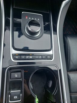 Jaguar Xe 2016 - 17