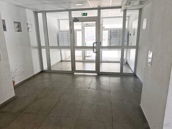 MODERNÝ, PO REKONŠTRUKCIÍ, 3i. BYT S LOGGIOU, ŠUSTEKOVÁ UL. - 17