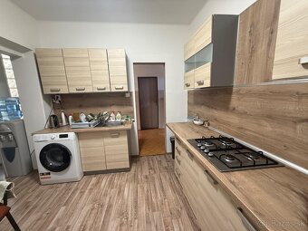 Na prenájom 5 izbový rodinnný dom pre firmy - Voľný ihned - 17