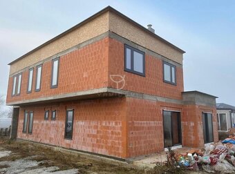 G B E L Y | 6i tehlový RD v stave holodom, 219m², pozemok 88 - 17