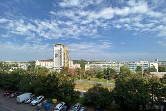 1i. byt 38m, Karloveská ul., loggia 7m, 4/7p., ihneď voľný - 17