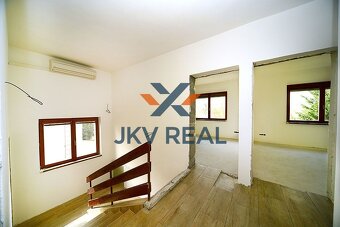 4 izbový rodinný dom s garážou v tichej lokalite - 17