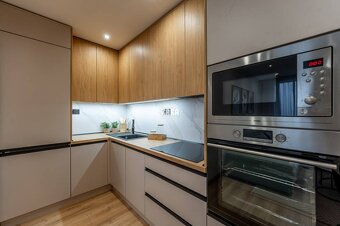 Tokajícka: Krásny 2 izb.  byt 42 m2 + loggia. Zariadený. KR - 17